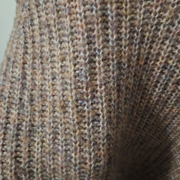 Reitmans v-neck sweater - Picture 6 of 7